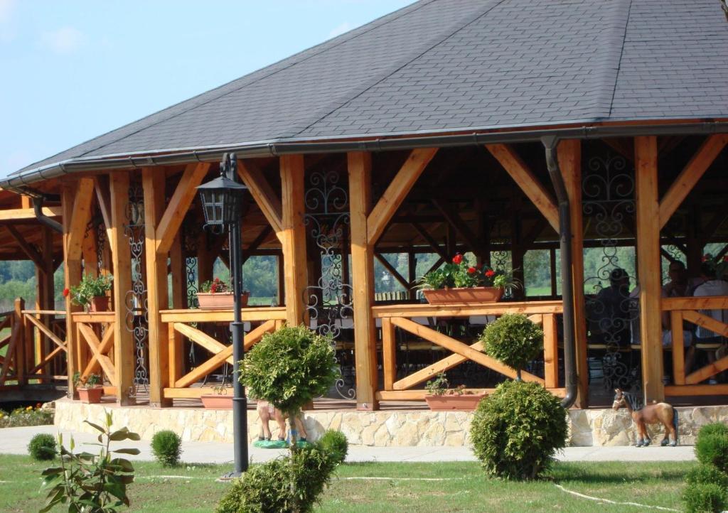 Pension La Taticu Săcălăşeni Exteriör bild