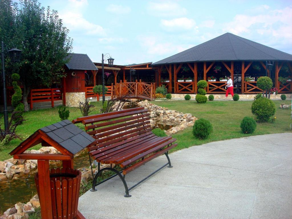 Pension La Taticu Săcălăşeni Exteriör bild